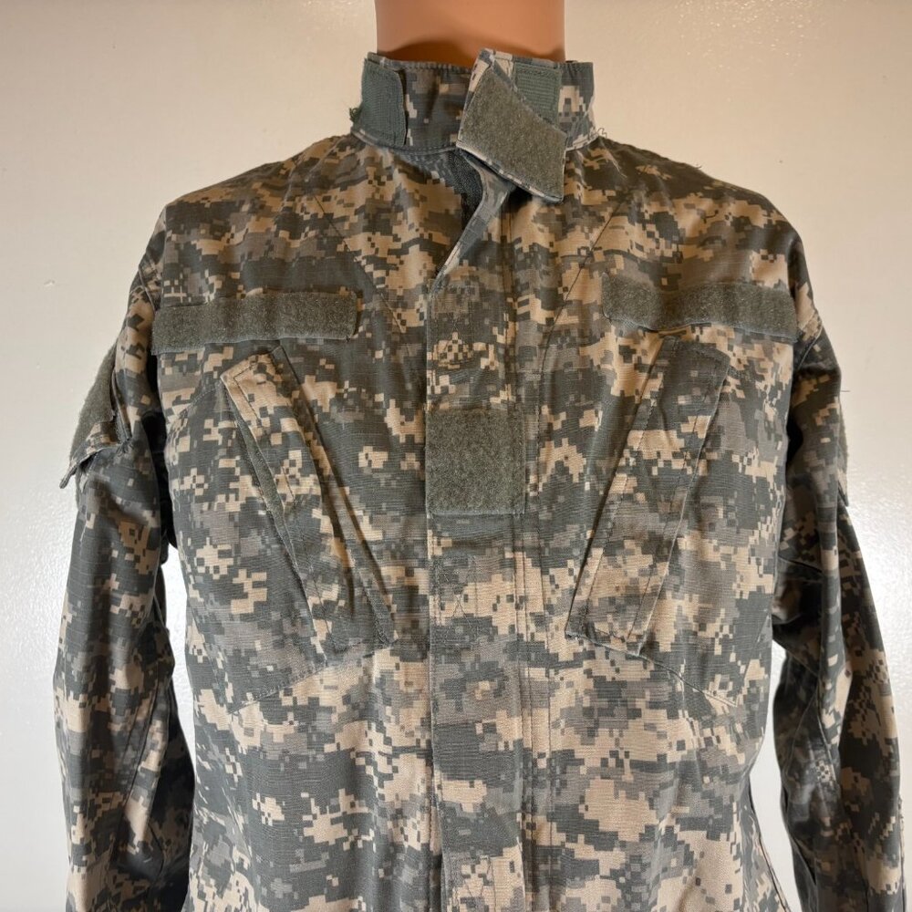 US Army Combat Uniform Jacket Mens Size Small Short Digital Camouflage ACU